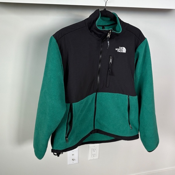 Women’s The Northface Retro Denali Jacket - Picture 6 of 14